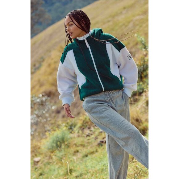 Free People NWT Hit The Slopes Warm Fleece Winter Hoodie Size Medium - Picture 1 of 13